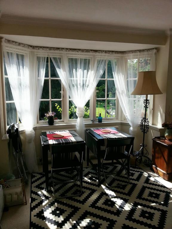 Rosemead Guest House Claygate Kültér fotó