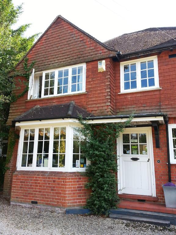 Rosemead Guest House Claygate Kültér fotó